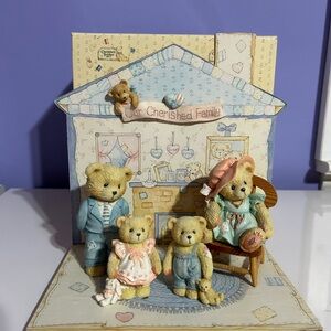 Cherished Teddies “Our Cherished Family” Set with Backdrop